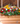 7113 Traditionelle farbenfrohe Blumendecke mit zusätzlichem Gesteck